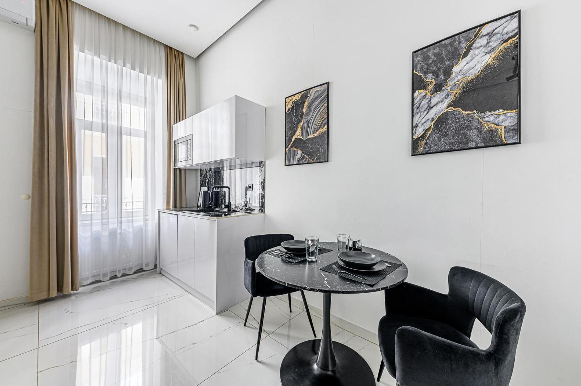 V21 Luxury Apartments — Photos 3