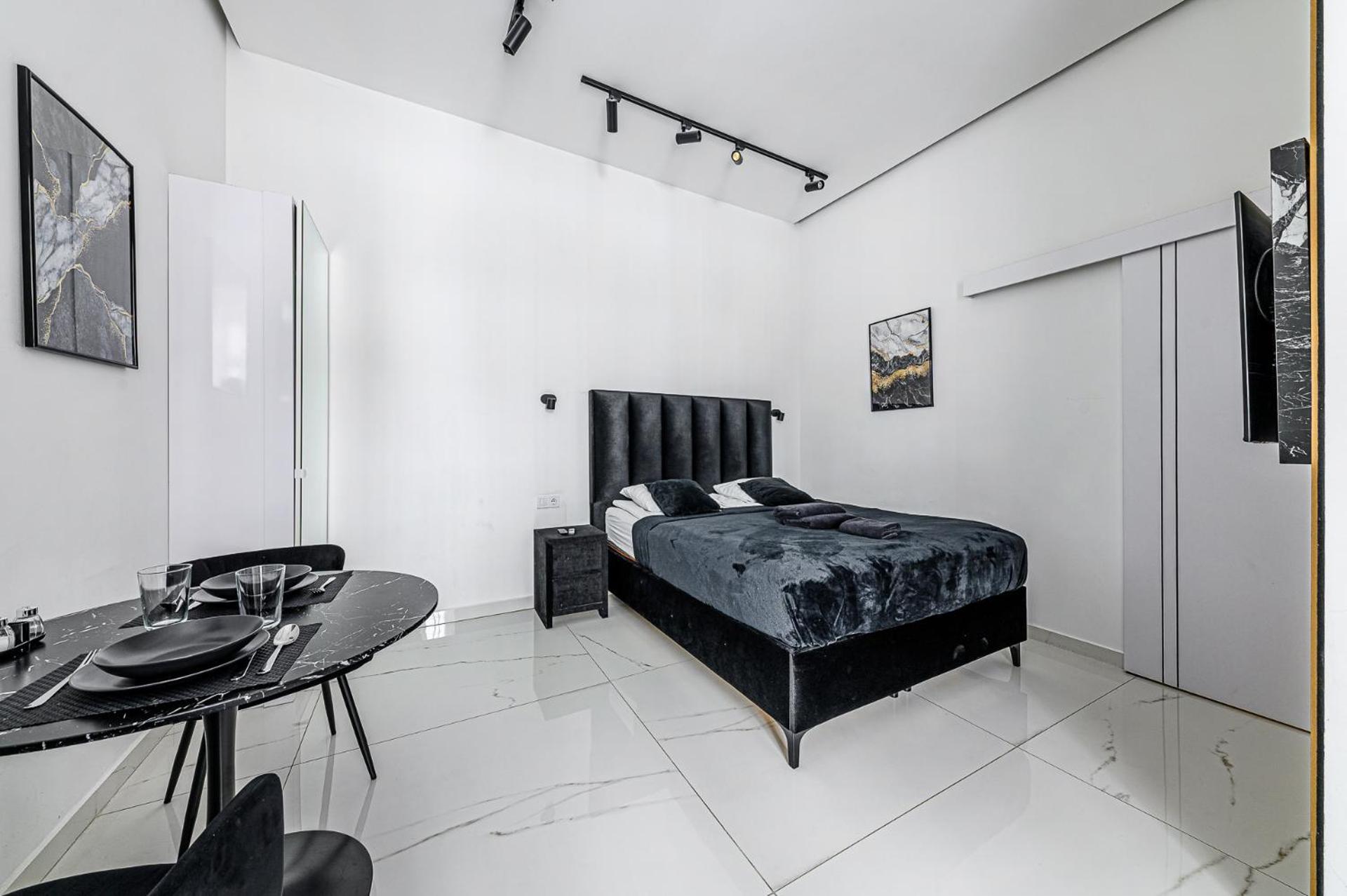 V21 Luxury Apartments — Photos 1